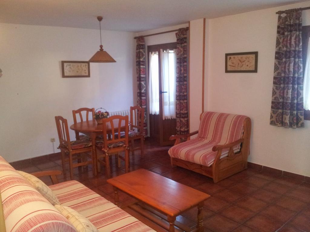 Apartamentos Petronilla Benasque Rom bilde